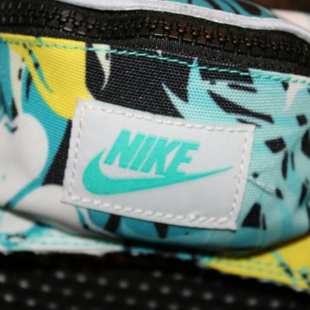 Nike Benassi JDI Fanny Pack Print Slide Sandals - Picture 7 of 7
